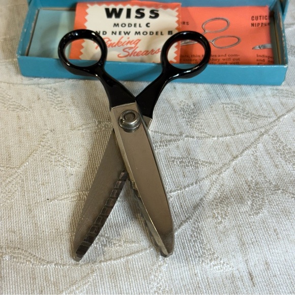 Vintage Wiss Model CB 5 Pinking Shears. Newark NJ. Original Box and Pamphlet - Picture 6 of 11